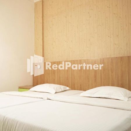 Wisma Sederhana Mitra Reddoorz Medan Exterior photo