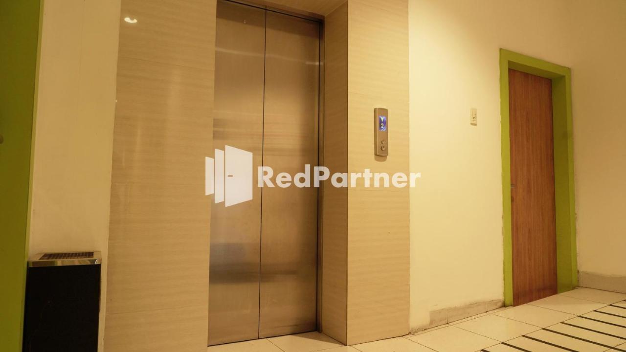Wisma Sederhana Mitra Reddoorz Medan Exterior photo