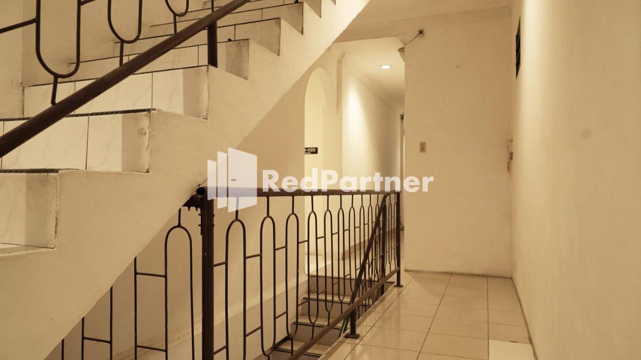 Wisma Sederhana Mitra Reddoorz Medan Exterior photo