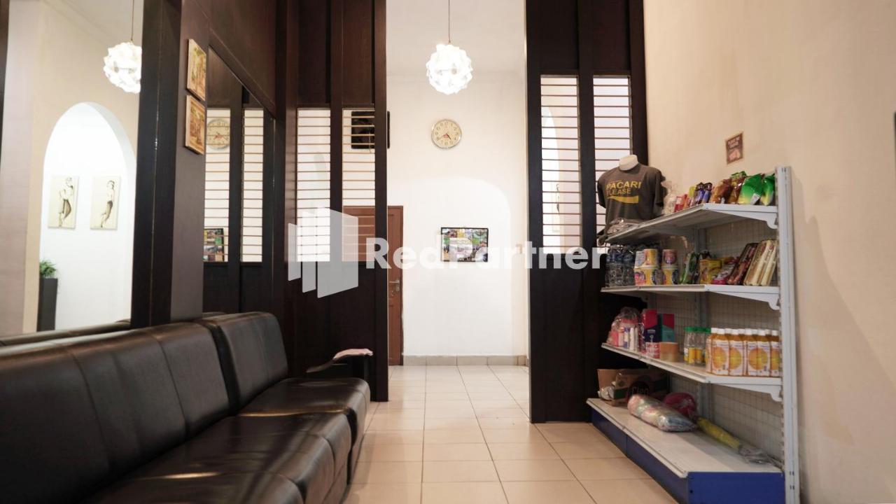 Wisma Sederhana Mitra Reddoorz Medan Exterior photo
