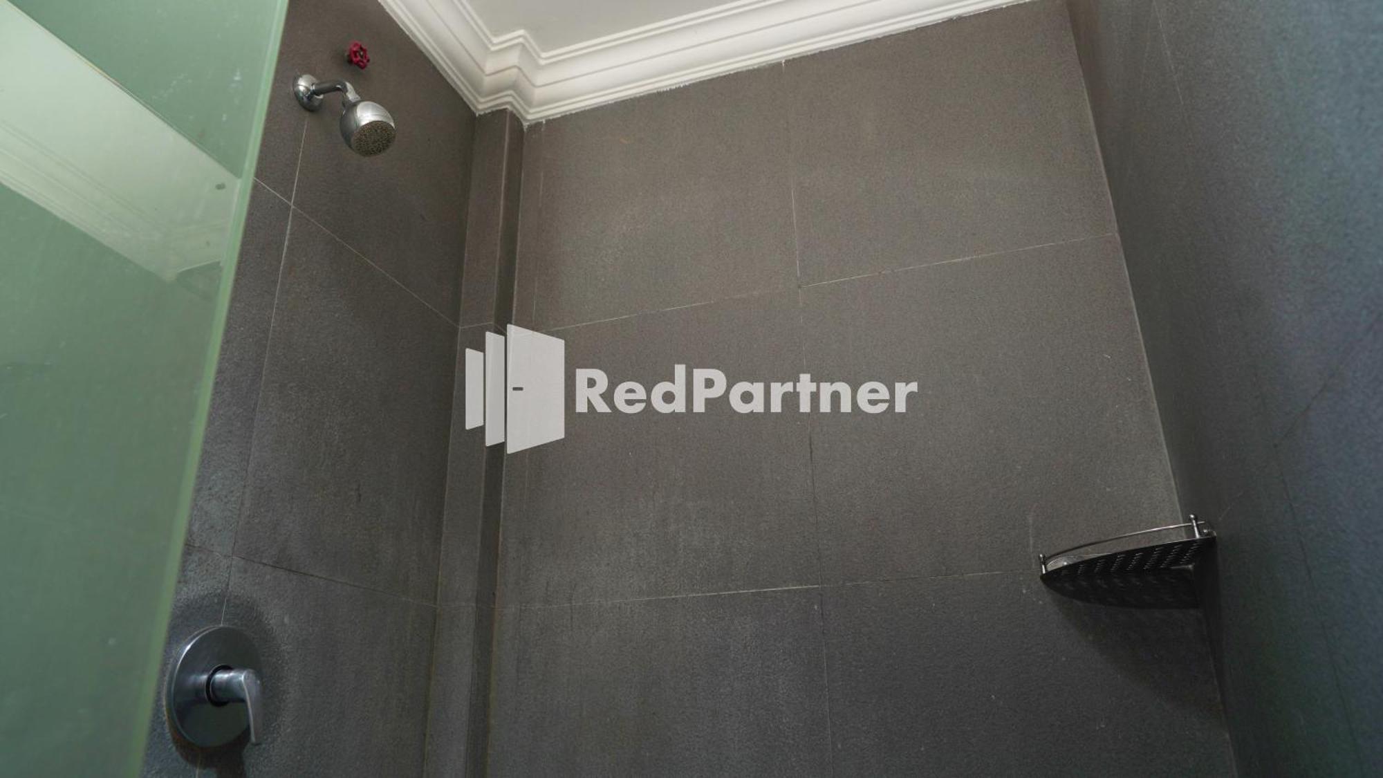 Wisma Sederhana Mitra Reddoorz Medan Room photo