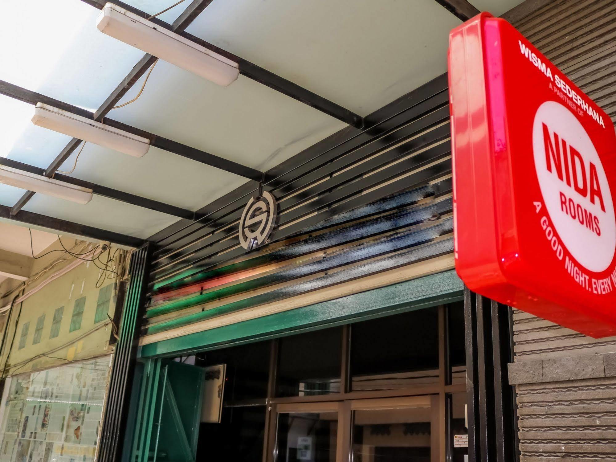Wisma Sederhana Mitra Reddoorz Medan Exterior photo