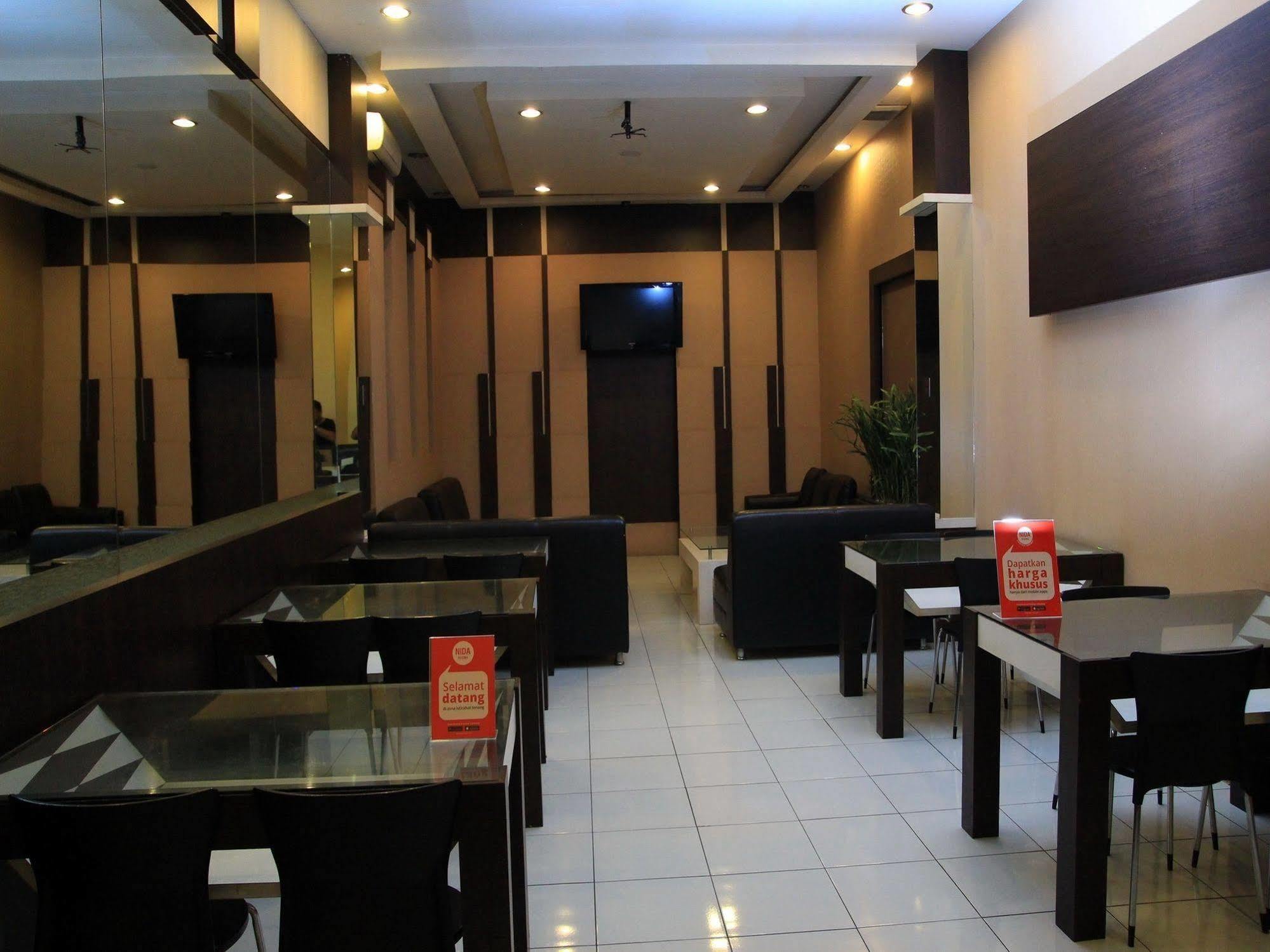 Wisma Sederhana Mitra Reddoorz Medan Exterior photo