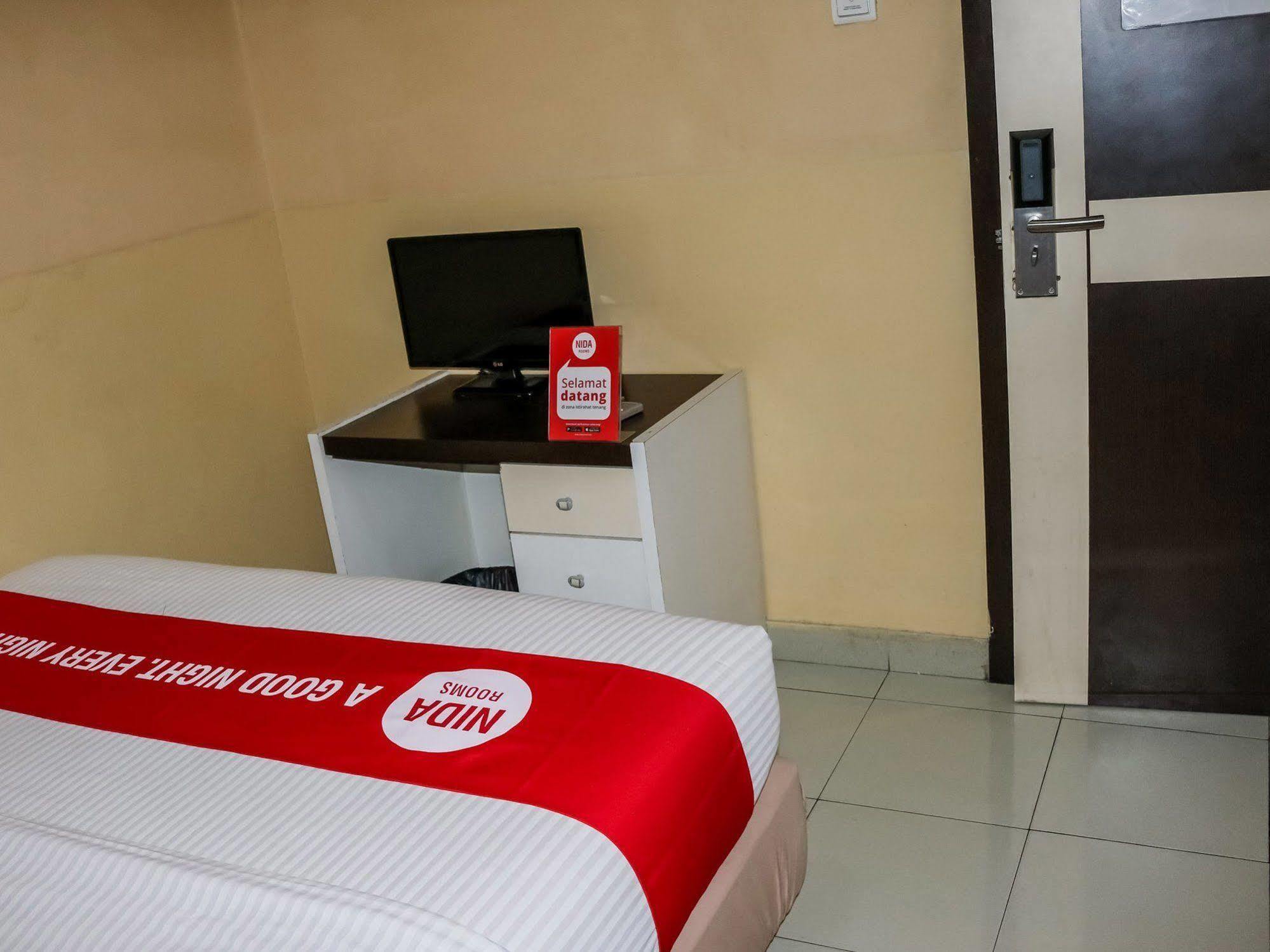 Wisma Sederhana Mitra Reddoorz Medan Exterior photo