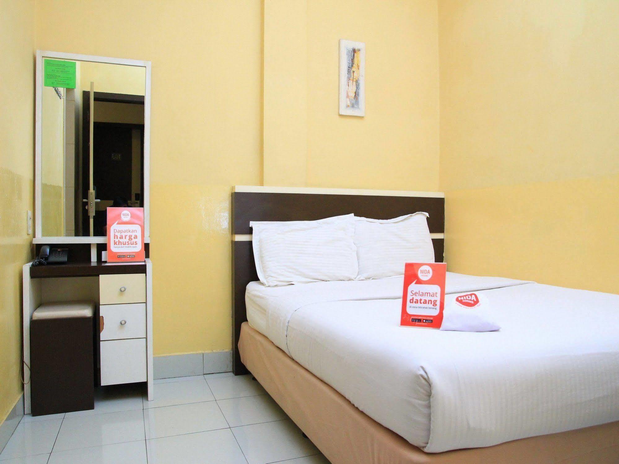 Wisma Sederhana Mitra Reddoorz Medan Exterior photo