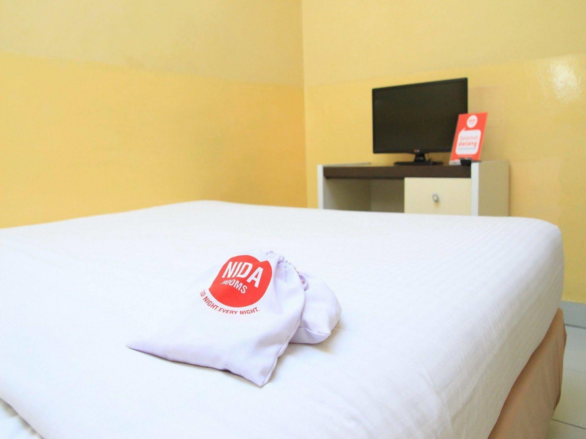 Wisma Sederhana Mitra Reddoorz Medan Exterior photo