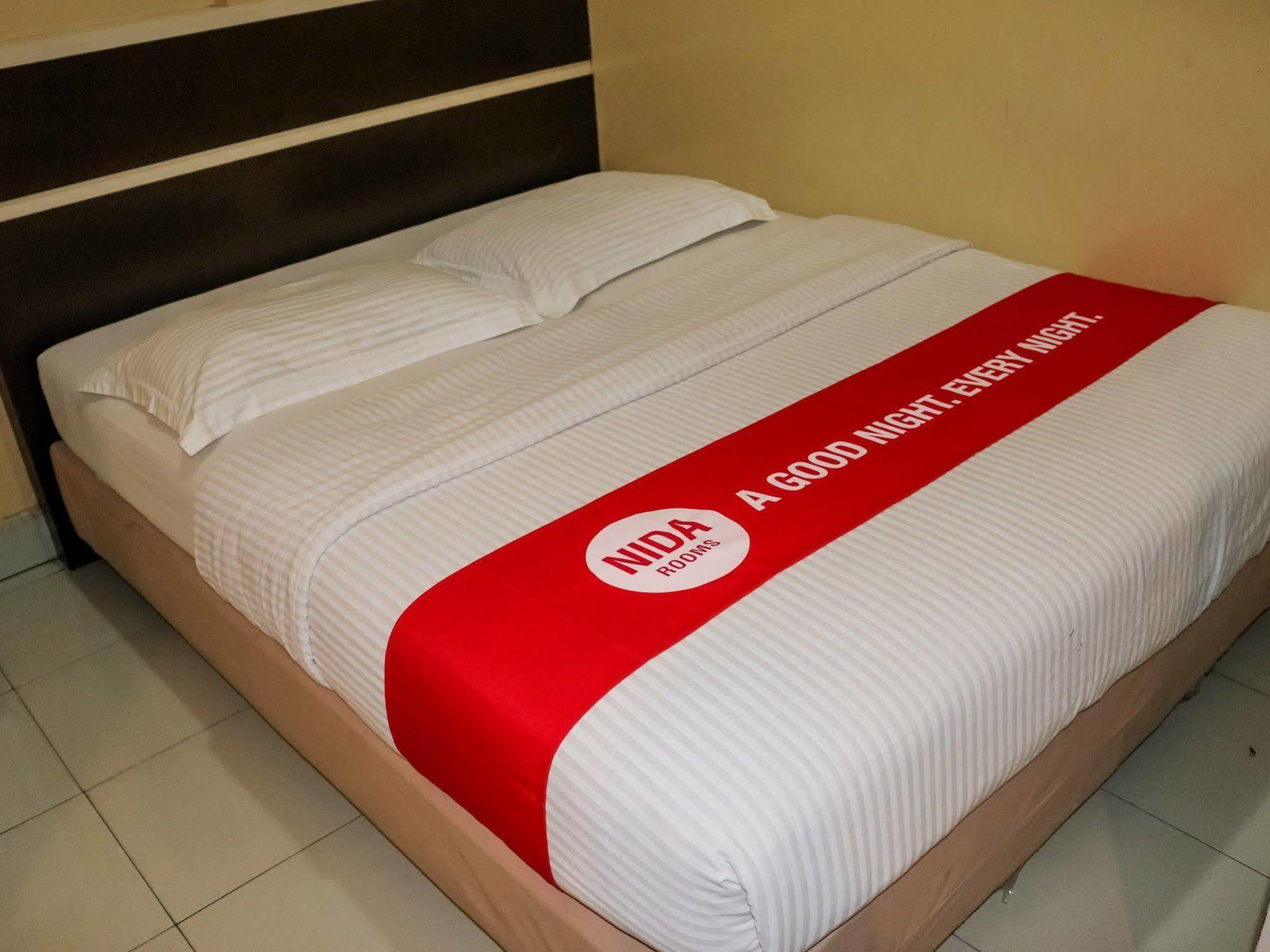 Wisma Sederhana Mitra Reddoorz Medan Exterior photo